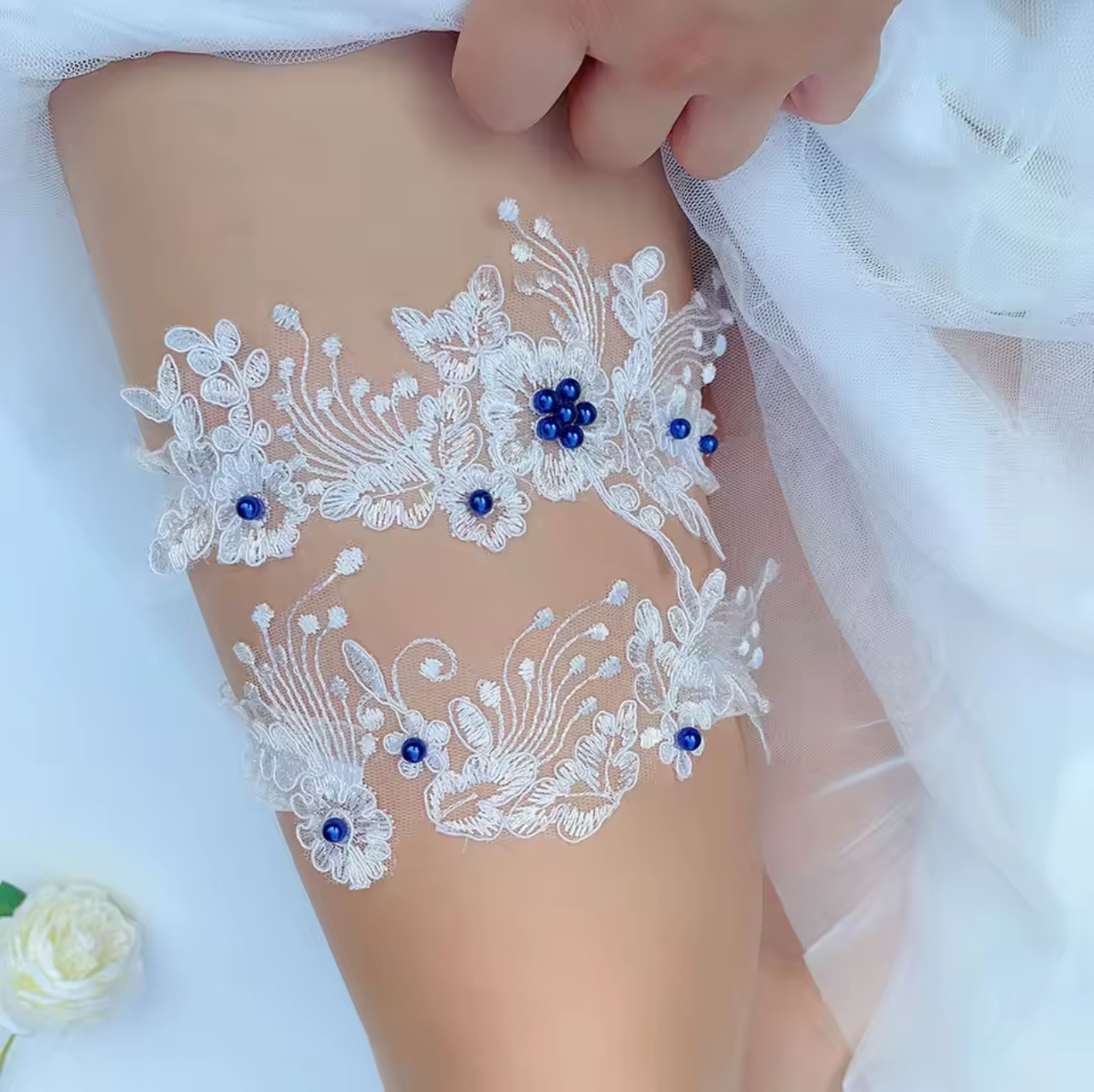 Classic Lace and Pearl Bridal Garters (2pcs)