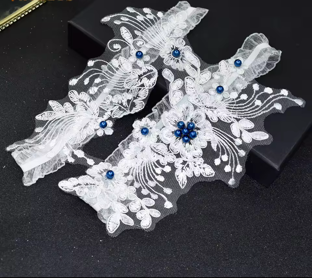 Classic Lace and Pearl Bridal Garters (2pcs)