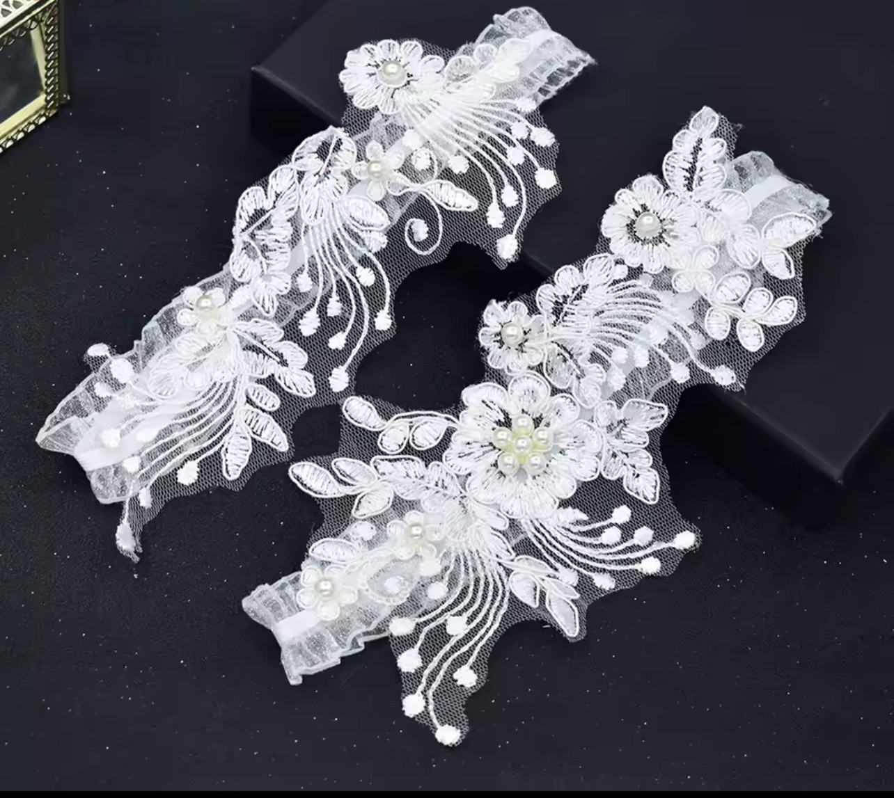 Classic Lace and Pearl Bridal Garters (2pcs)